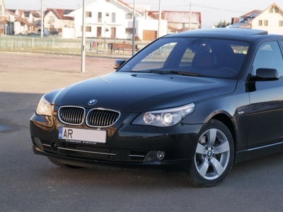 Bmw 530d(xdrive) distronic..lane assit..trapa..heand up..key less Arad