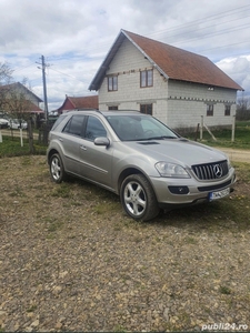 Vând Mercedes ML 320 3.0