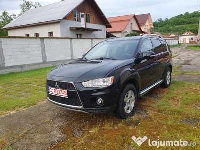 Mitsubishi Outlander masina