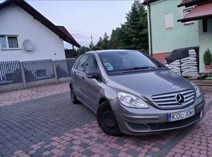 vând urgent Mercedes Benz B 180