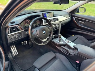 BMW Seria 3 320i Aut. Sport Line