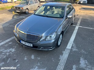 Mercedes-Benz E 220 CDI DPF BlueEFFICIENCY Automatik Elegance