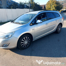 Opel Astra J 2011