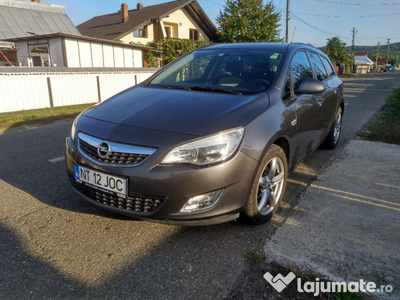 Opel Astra J 2011