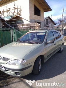 Autoturism Renault Megane benzină motor 1600 cm3