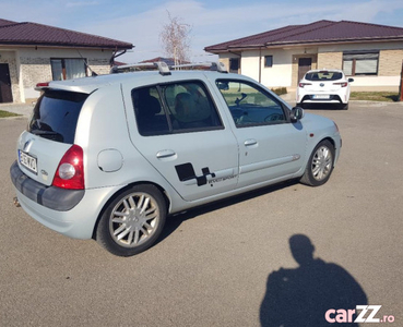 Renault Clio 2 1,6 16v an 2002 initiale paris