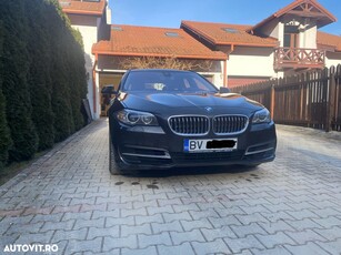 BMW Seria 5 520d Touring Aut. Luxury Line