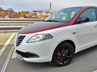 Lancia Ypsilon euro5, panoramic, start&stop, asistență pornire în rampă, servo city