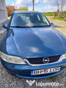 Opel Vectra B masina