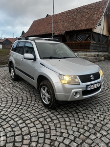 Suzuki Grand Vitara 2.0 benzin automat