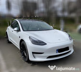 Tesla model 3 RWD masina