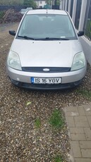 Vând Ford fiesta 1,3 benzina 2003