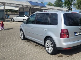 Volkswagen Touran 2.0 TDI DPF Highline DSG