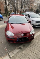 Volkswagen Golf 5 roșu 1.6