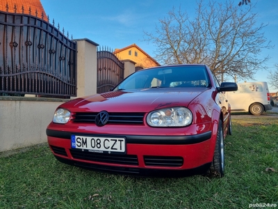 Vând Golf 4 1.6 16V