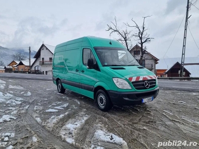 Vând Mercedes sprinter 2012 înmatriculată în România.