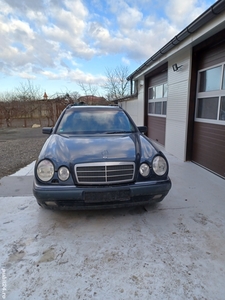 Vând sau Dezmembrez Mercedes E 280