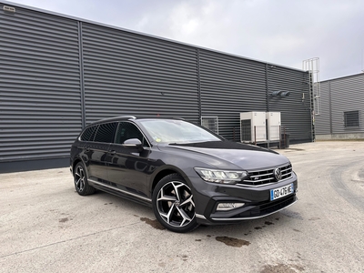 Passat 2.0 150 cp pachet R_Line an 2022 pret 22900€ Pascani