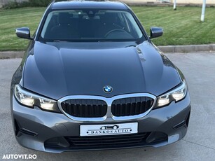 BMW Seria 3 320i AT