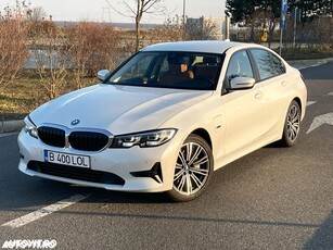 BMW Seria 3 330e Aut. Sport Line