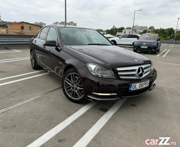 Mercedes c300 4 matic variante +/-