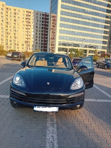 Vând Porsche cayenne 2013