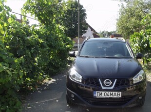 Vand Nissan Qashqai,1,6 diesel 130 cai,anul 2012,Km 179000,culoare neagra,navigatie ,panoramic.