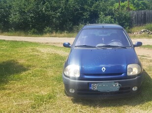 Vand Renault Clio 2- pentru dezmembrari