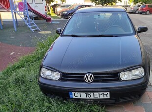 Vând Volkswagen Golf 4