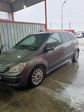 Mercedes B200 întreținut foarte bine