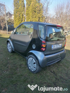 Smart fortwo cu volanul pe dreapta