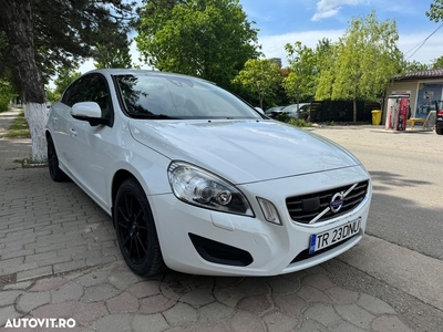 Volvo S60 T3 Start-Stop Momentum