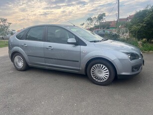 Vand ford focus 1.6 benzina