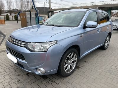 Mitsubishi Outlander 2.0 PHEV Plug-In Hybrid 4×4 Tamasi