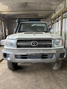 Toyota land cruiser 76 Prundu