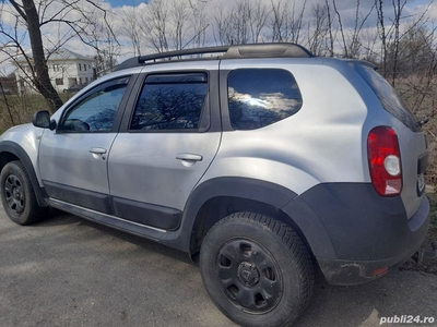 vând Dacia Duster