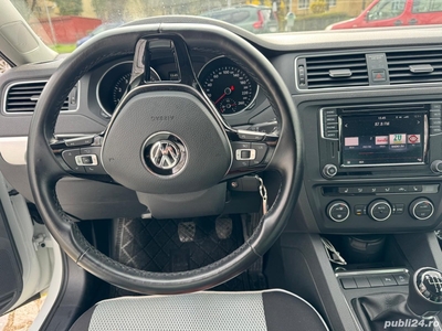 Vand mașina Volkswagen Yetta