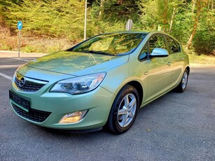 Opel Astra J 2012