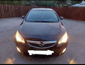 Vând Opel Astra J 2011