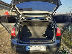 Volkswagen Golf 5 Hatchback, 1.4 benzina aspirat, 16 valve, 1390 cmc, an 2007