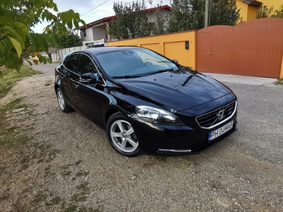 Vând volvo v40 d2 Corlatesti