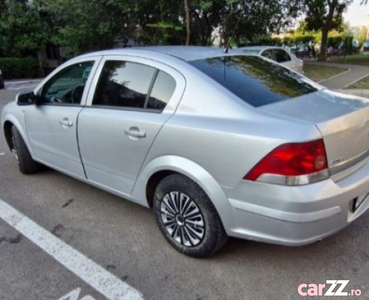 Opel Astra H sedan