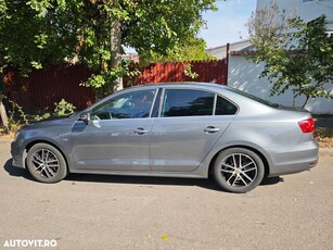 Volkswagen Jetta 2.0 TDI DSG Comfortline