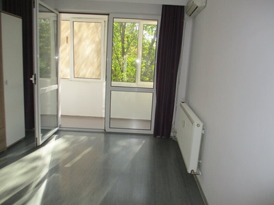 Apartament 3 camere Drumul Taberei Plaza Moghioros str