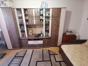 Apartament 2 camere, decomandat, Bdul Traian, vedere stradala, Piatra Neamt