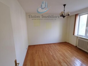 Apartament 3 camere, decomandat, etaj 2, 2 bai, Piata Bistrita