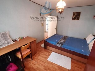 Apartament 3 camere, decomandat, Precista