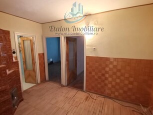 Apartament 3 camere, etaj 1, 72 mp utili, zona semicentrala,PiatraNeamt