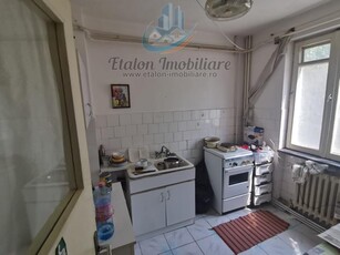 Apartament 4 camere decomandat, parter inalt,Darmanesti