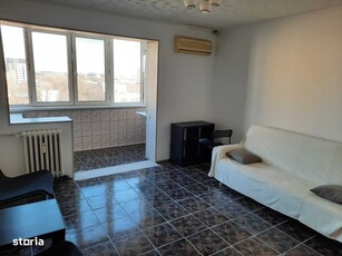 Apartament cu 3 camere de vânzare în zona Precista